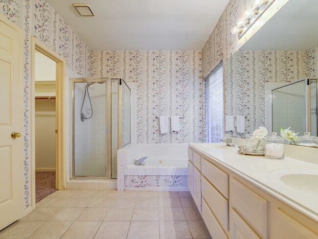 Building Photo - 14406 Fair Knoll Way
