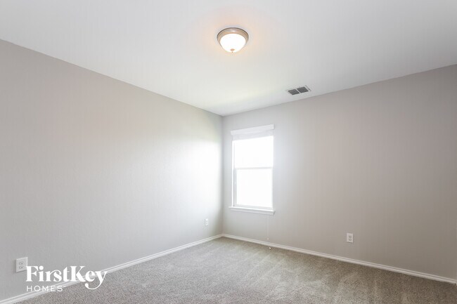 Building Photo - 7019 Phoebe View