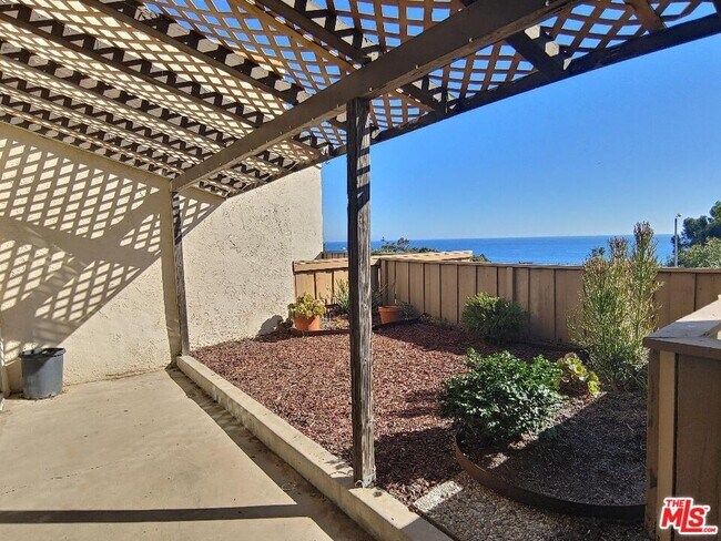 Building Photo - 23918 De Ville Way