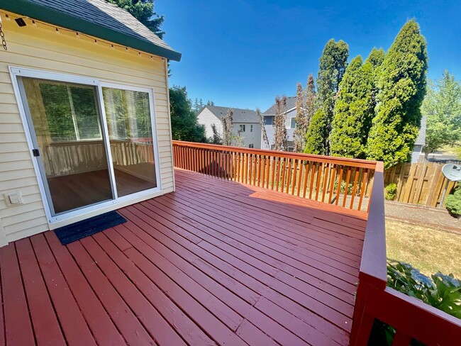Building Photo - Stylish Bull Mountain Home – 3 Bed, 2.5 Ba...