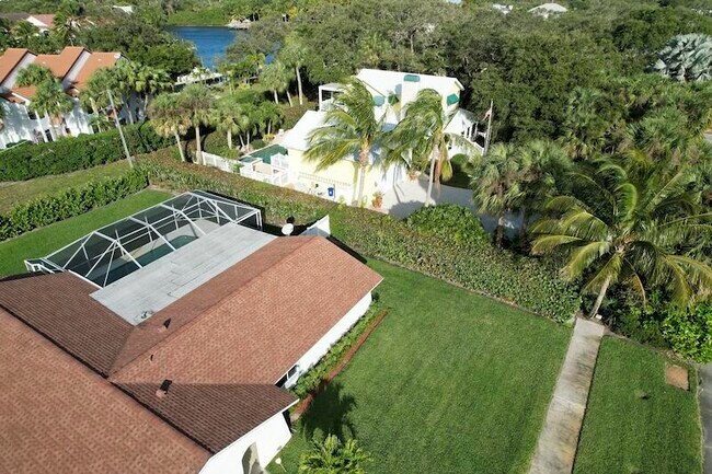 Building Photo - 2289 Windsor Rd