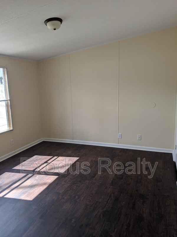 Building Photo - 433 Deer View