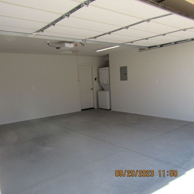 Building Photo - 2495 Palisades Dr