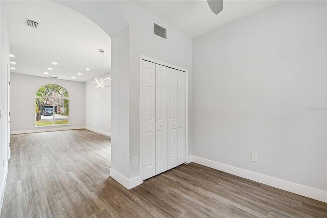 Building Photo - 18154 Sandy Pointe Dr