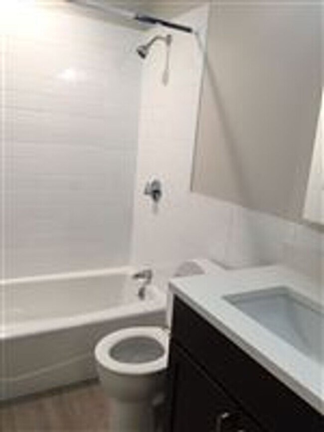 Building Photo - Garden Level Unit. No Brokers Fee, No Security Deposit, Heat and Hot Water Included, Elevator, La...