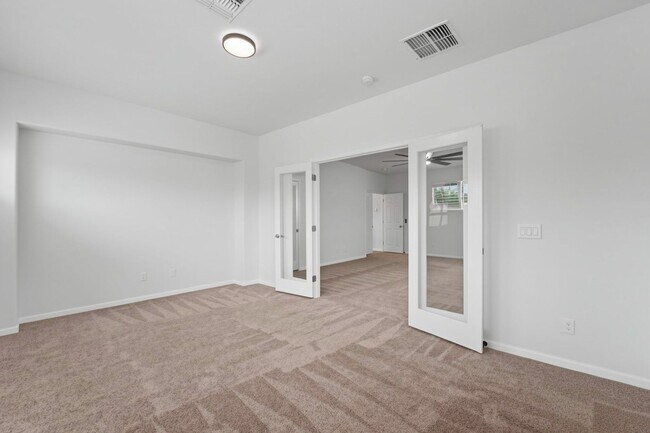 Building Photo - 16054 W Shangri La Rd