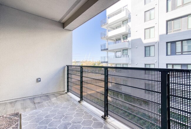 Building Photo - 3578 Rambla Pl