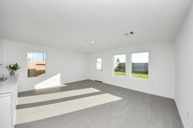 Building Photo - 6510 Linden Leaf Dr