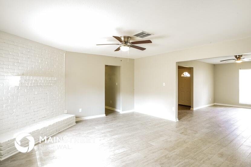 Building Photo - 2657 S Woodloch St