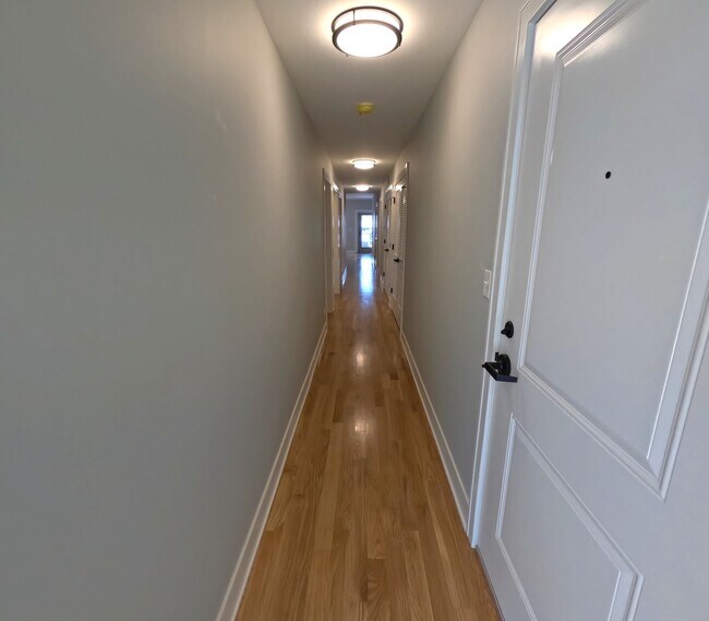 Building Photo - 2008 W 21st St