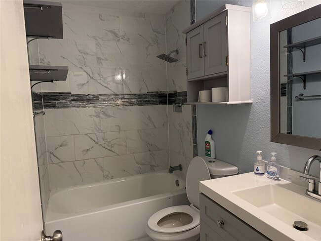 Building Photo - 3122 Trail Lake Dr