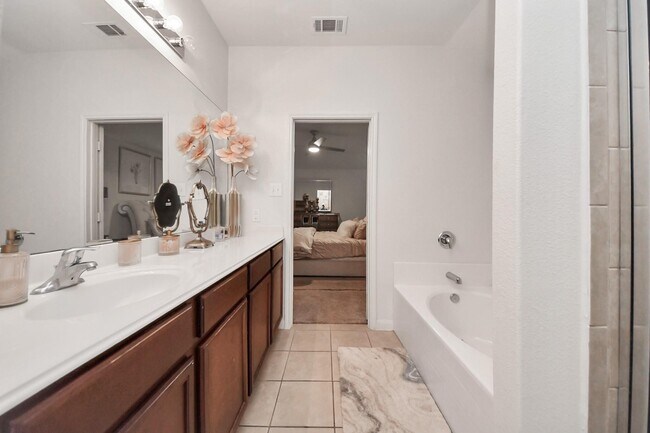 Building Photo - 9423 Grand Spark Dr