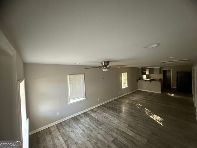 Building Photo - 1206 E Roosevelt Ave