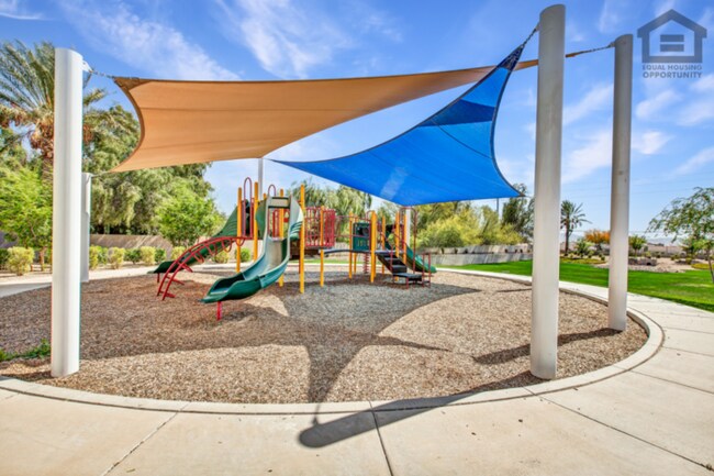 Building Photo - 3Bed/2.5Bath Modern House in Goodyear! -- MODERN FINISHES!