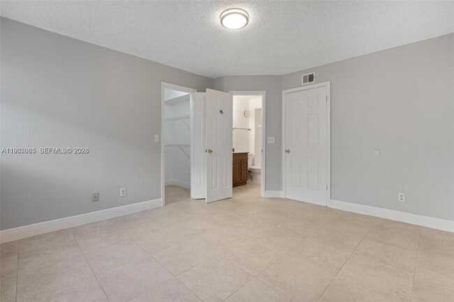 Building Photo - 12400 Vista Isles Dr