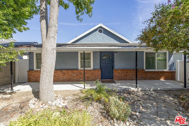 Primary Photo - 1306 N Pass Ave