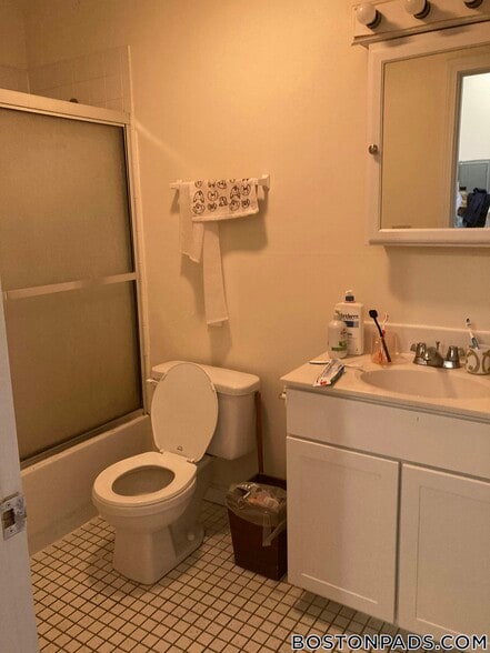 Building Photo - 81 Essex St