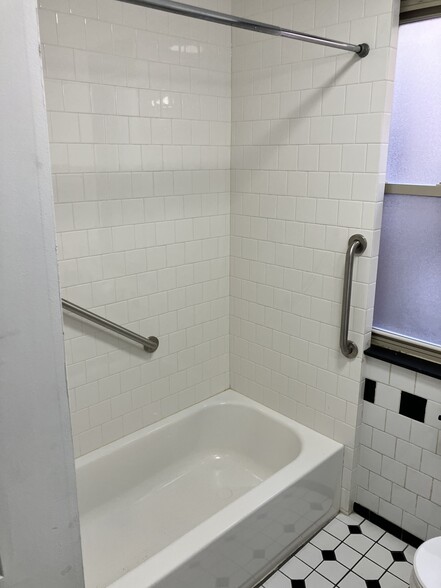 Bath - 4319 W Monroe St