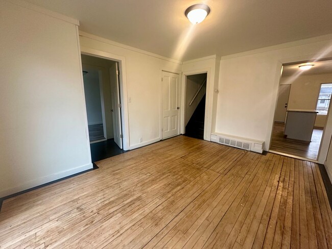 Building Photo - 5 bed 2 bath Single Family Home in Wausau