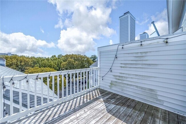 Building Photo - 2304 Bergen Ct