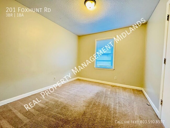 Building Photo - 201 Foxhunt Rd