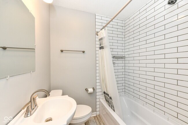 Building Photo - 5301 Evanston Ave
