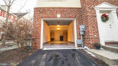 Building Photo - 8067 Nicosh Cir Ln