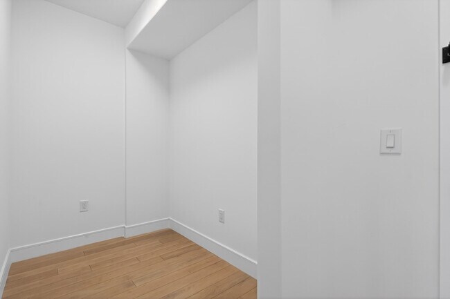 Building Photo - 139 Christopher Columbus Dr