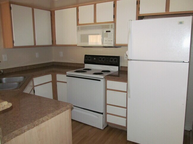 Building Photo - 2+2 VERY NICE APARTMENT AVAILABLE FOR RENT...