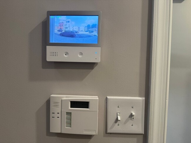 Building Photo - 1530 N Sydenham St