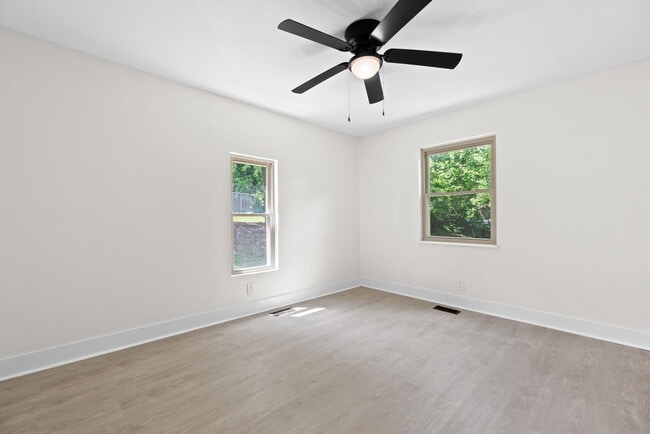Building Photo - 2217 Cityview Ave