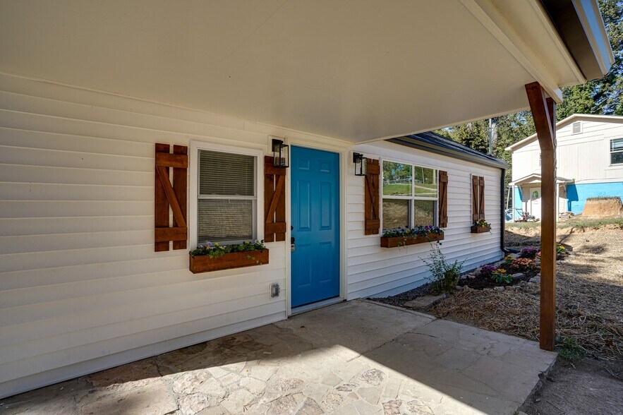 Building Photo - 927 Hulana St