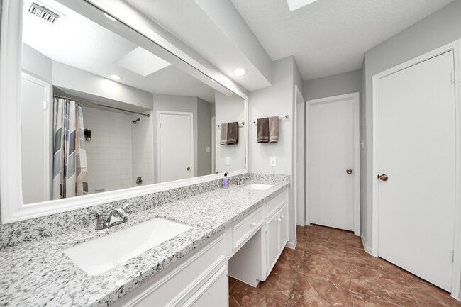 Building Photo - 11726 Lima Dr