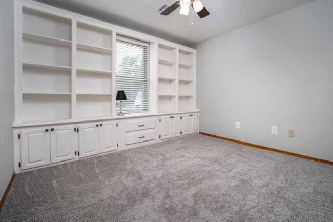 Building Photo - 3109 SW 95th St
