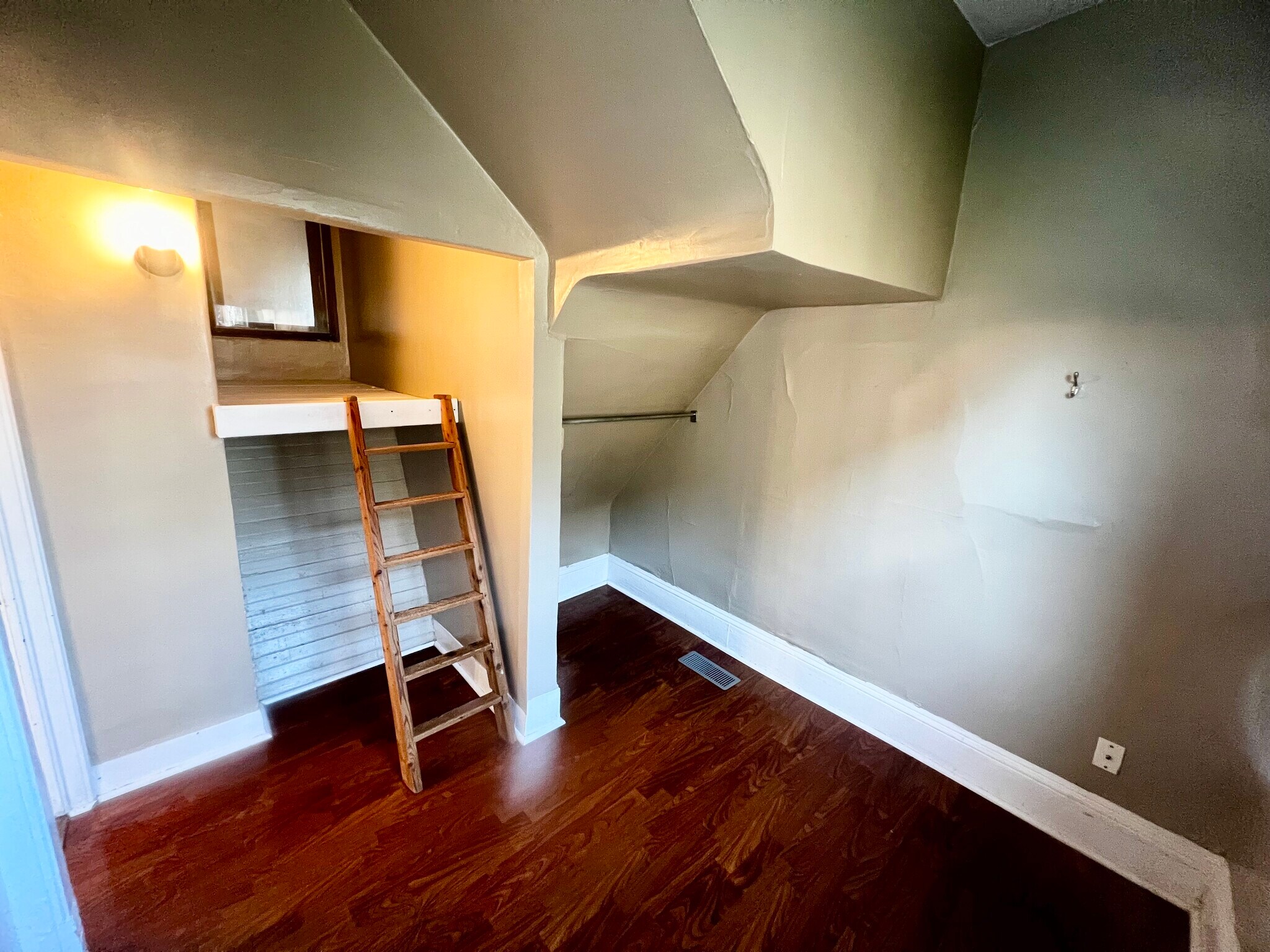 Building Photo - 1162 Edgerton St