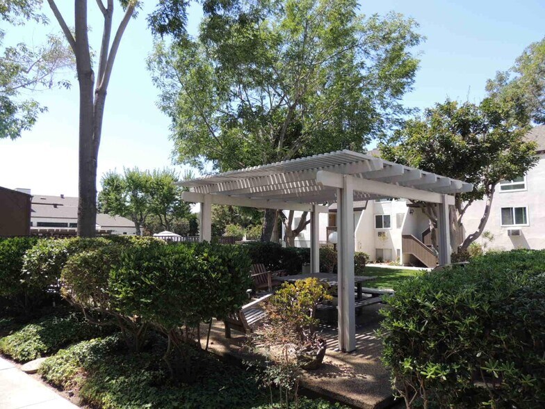 BBQ Area - 1379 Caminito Gabaldon