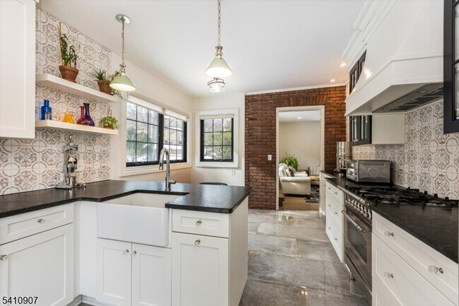 Building Photo - 11 Upper Mountain Ave