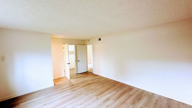 Building Photo - 120A