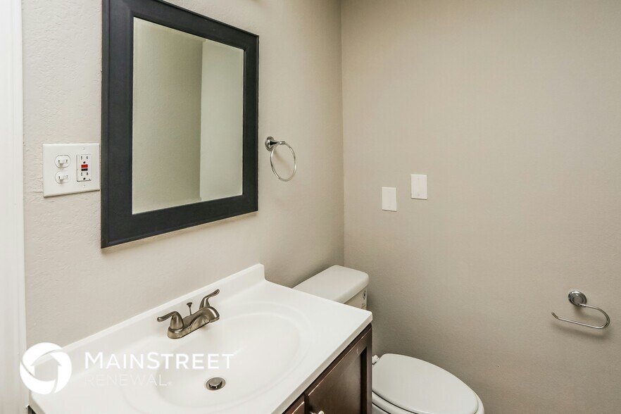 Building Photo - 10368 Wood Heights Dr