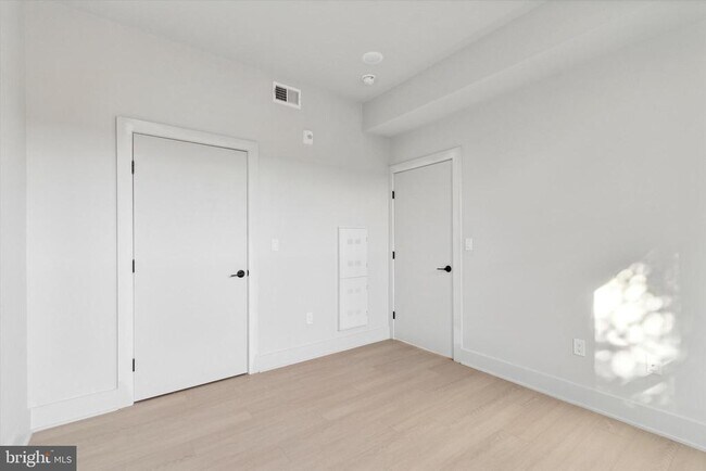 Building Photo - 5521 Wayne Ave