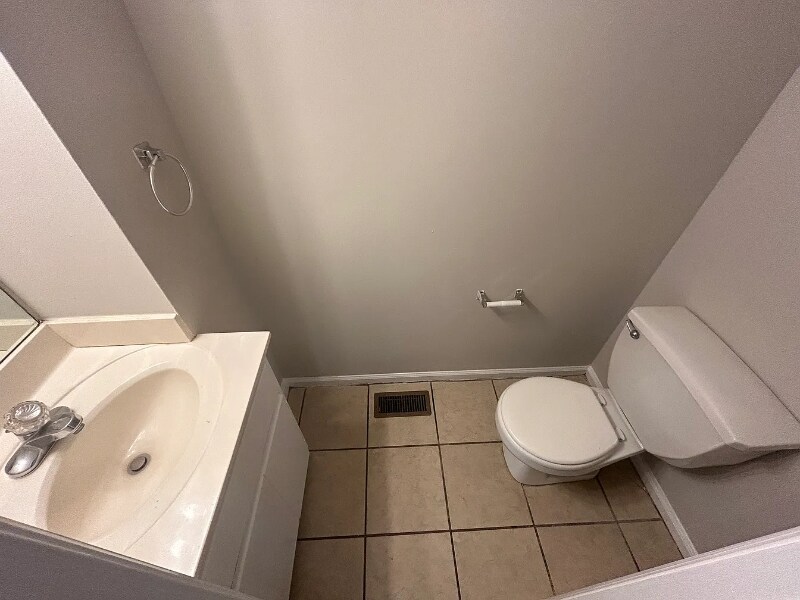 Building Photo - 127 Barrington Dr