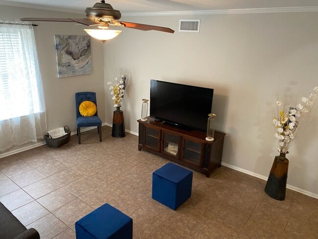 Building Photo - Coming Soon 1 Bed