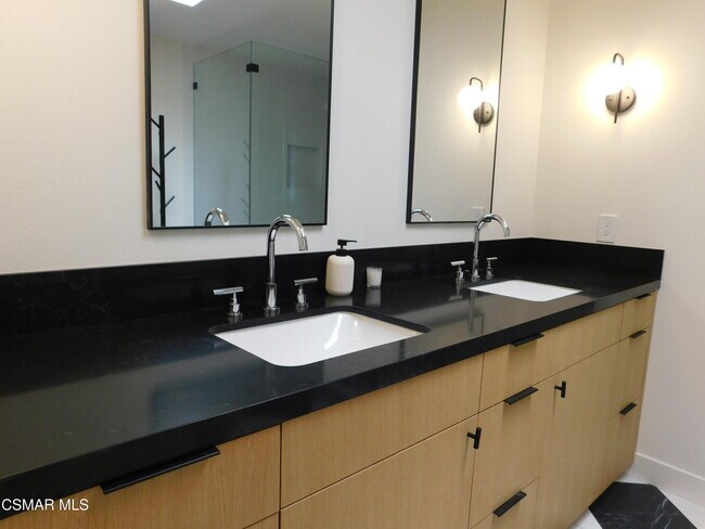 Building Photo - 30024 Quail Run Dr