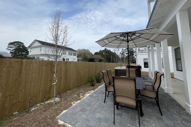 Building Photo - Furnished Beach Rental Paradise