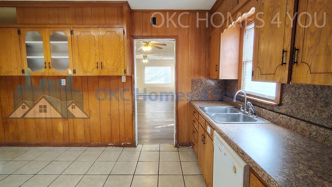 Building Photo - NW OKC 4 Bed Near I-44 & NW 23rd St.