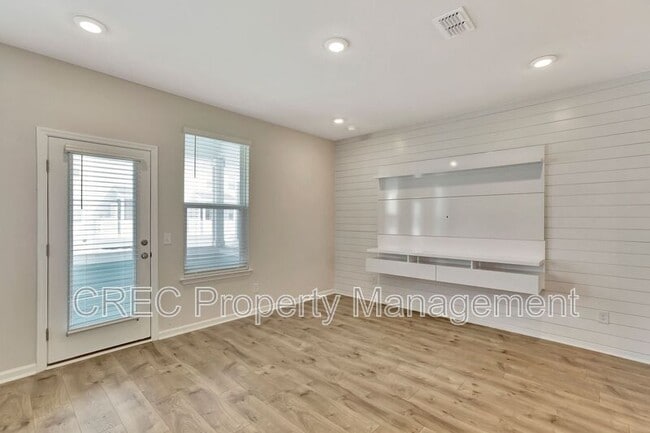 Building Photo - 306 Pathfinder Way