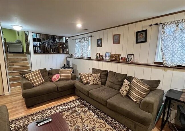 Building Photo - ELEGANT BYERS HOME