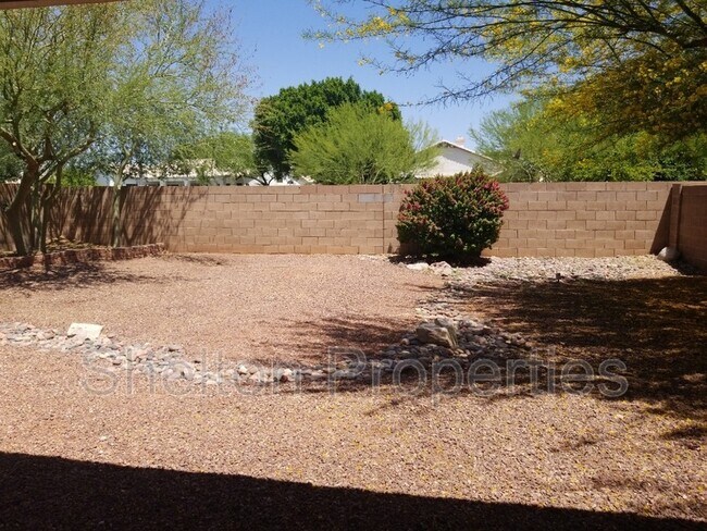 Building Photo - 6822 W Louise Dr