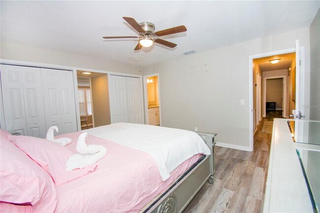 Building Photo - 1504 Hallam Dr