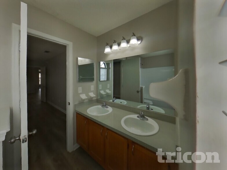 Building Photo - 12303 Sondra Cove Trail N
